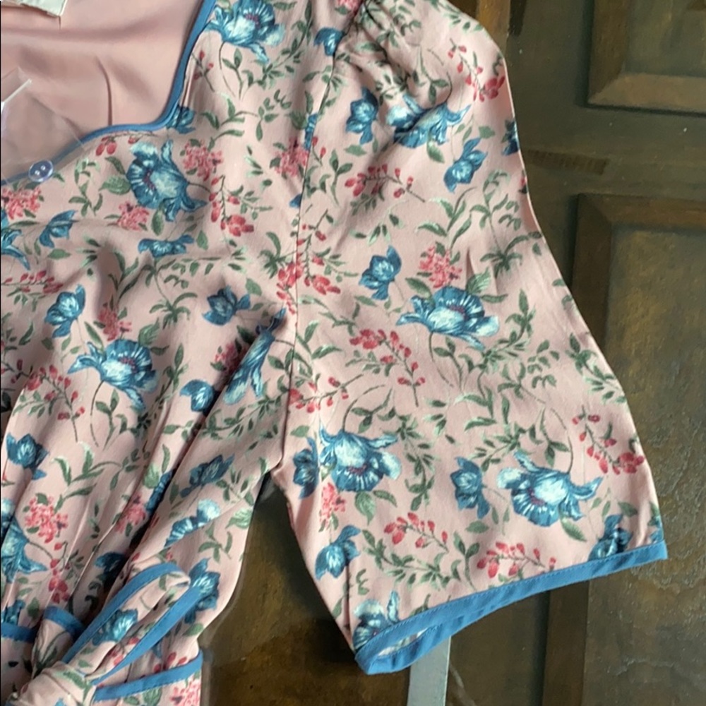 Gal meets Glam Isadora Floral Print wrap Dress. S2 - Picture 11 of 16